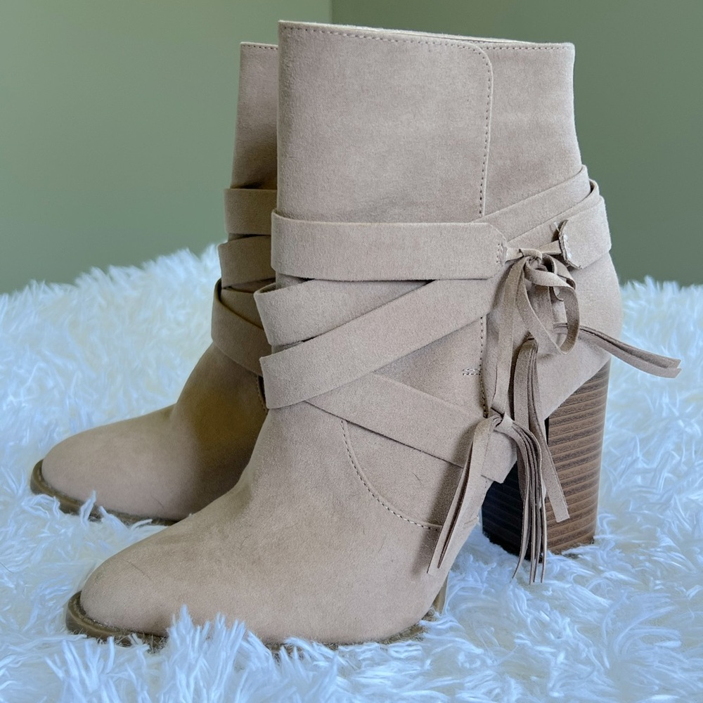 EUC. Blush pink. Closed toe ankle bootie
